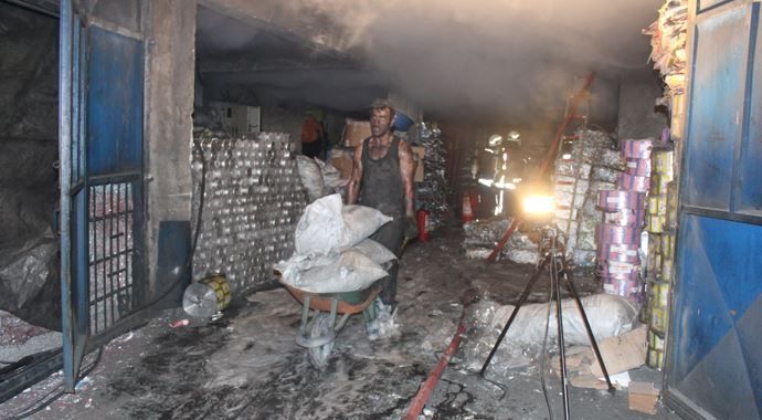 Başakşehir&#039;de metal atölyesinde yangın