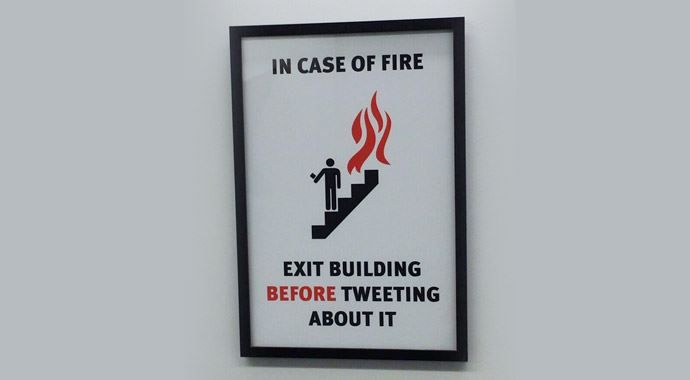 Yangın anında önce kaçın sonra tweet atın!