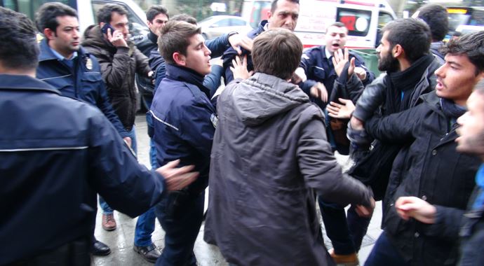 Marmara Üniversitesi karıştı, satırlı bıçaklı kavga