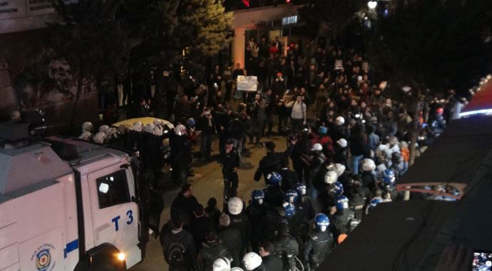 Taksim&#039;deki &#039;internet&#039; eylemine polis müdahalesi
