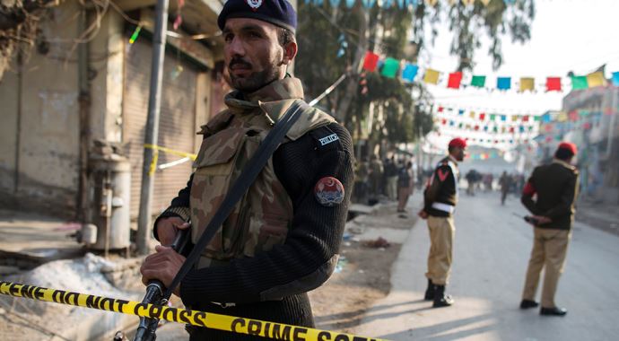 Pakistan&#039;da intihar saldırısı: 6 ölü
