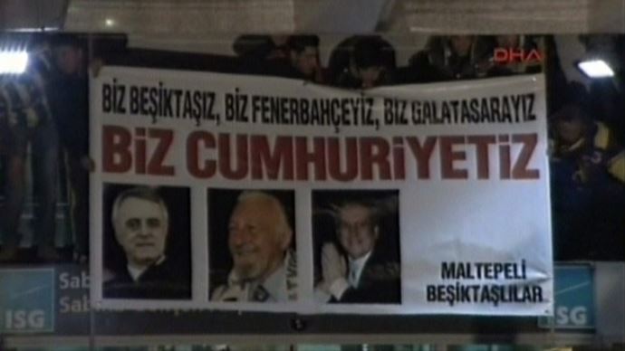 Beşiktaş&#039;tan Aziz Yıldırım&#039;a sürpriz destek