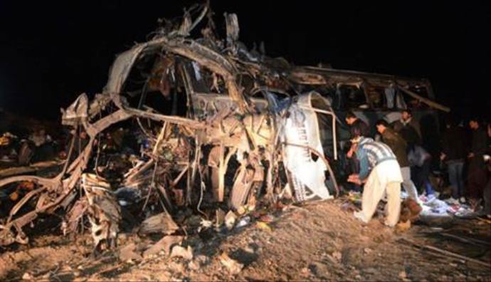 Pakistan&#039;da polise bombalı saldırı: 6 ölü 