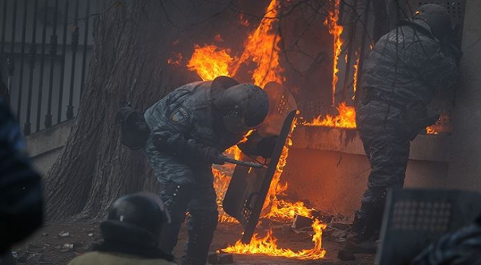 Ukrayna&#039;da olaylar sürüyor... 1 gösterici hayatını kaybetti
