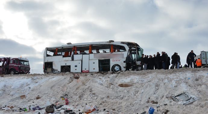 Kayseri&#039;deki feci kazada ölenler yakınlarına teslim ediliyor