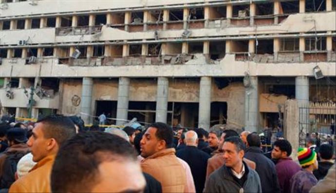 Mısır&#039;da 1 ton patlayıcı ile saldırı: 4 ölü