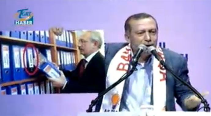 Başbakan Erdoğan, Kılıçdaroğlu&#039;nun o fotoğrafını gösterdi