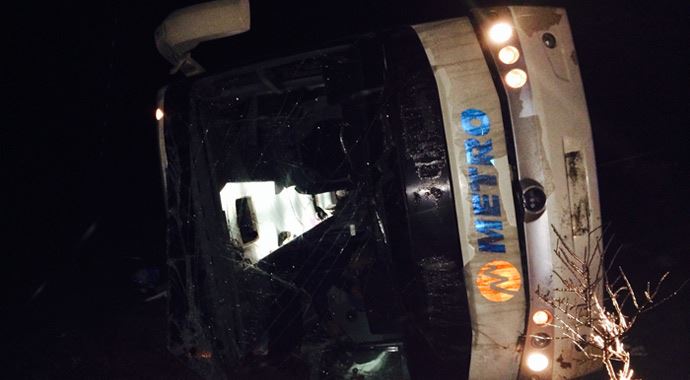Bir yolcu otobüsü de Edirne&#039;de devrildi: 13 yaralı