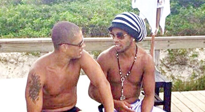 Ronaldinho Alex&#039;e Kartal&#039;ı sordu