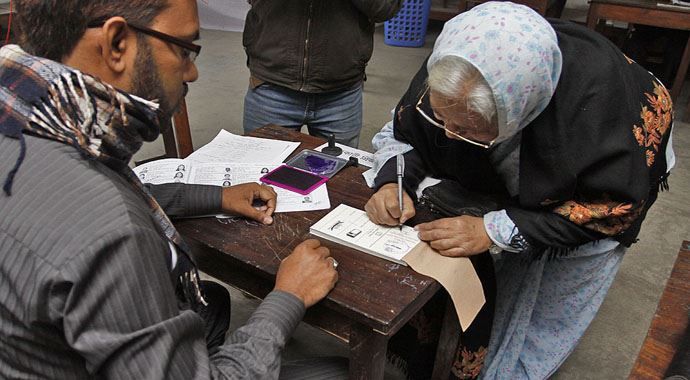 Bangladeş&#039;teki olaylı seçimin kazanını belli oldu