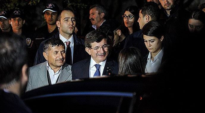 Davutoğlu&#039;ndan Bingöl şehidinin ailesine taziye ziyareti