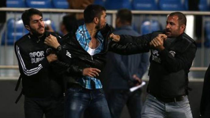 Kasımpaşa-Torku Konya maçında tribün kavgası