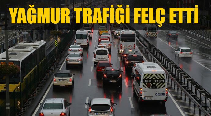İstanbul&#039;da trafik felç!