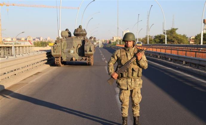 Diyarbakır&#039;a çevre illerden 5 taburluk 2 bin asker sevk edildi