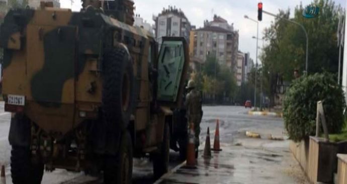 Diyarbakır&#039;da asker sokağa indi