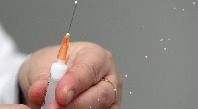 Dünyanın gözü bu haberde: Ebola aşısı test ediliyor!