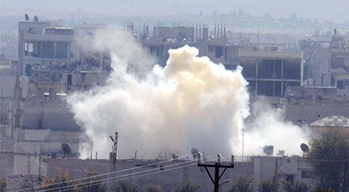Kobani&#039;de atılan havan mermisi sivilleri vurdu