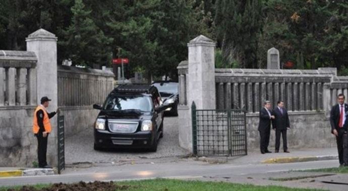 Erdoğan&#039;dan kabir ziyareti