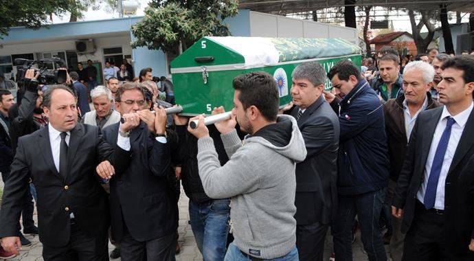 Antalya&#039;daki patlamada ölen işçiler yan yana toprağa verildi