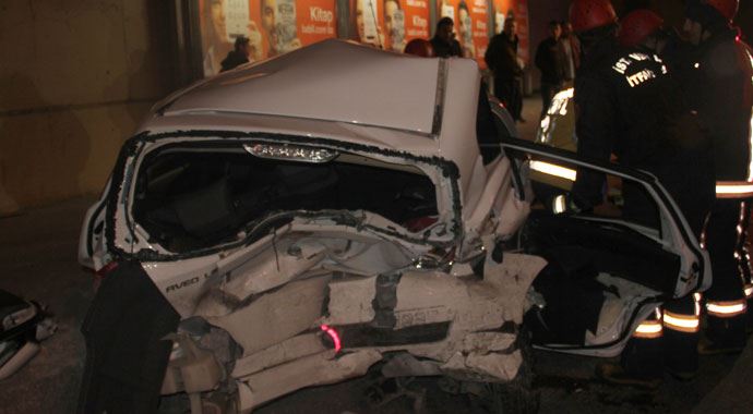 Beykoz&#039;da iki araç çarpıştı: 1 ölü