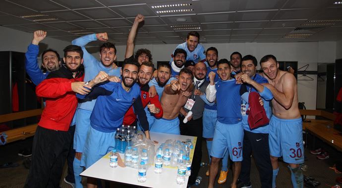 Trabzonspor soyunma odasında muhteşem sevinç