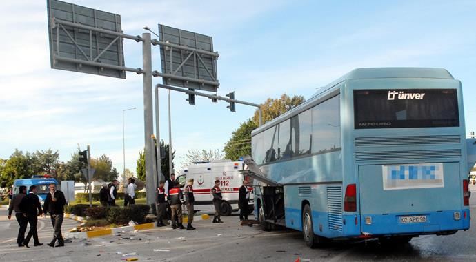 Antalya&#039;da otobüsler çarpıştı, 15 yaralı var
