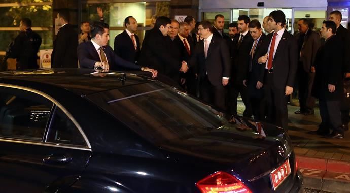 Başbakan Davutoğlu&#039;dan hasta ziyareti