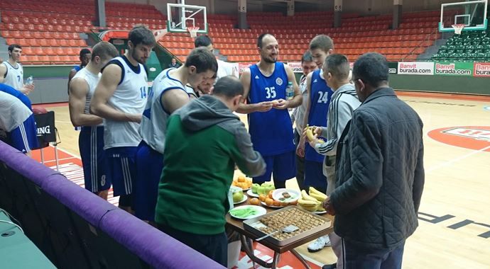 Partizan&#039;a baklava jesti