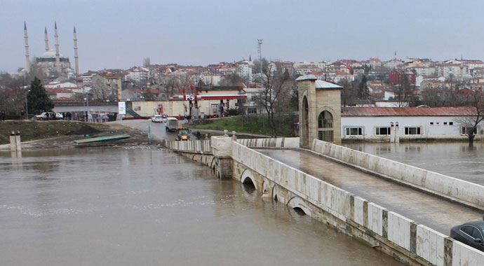 Tunca ve Meriç Köprüsü trafiğe kapatıldı