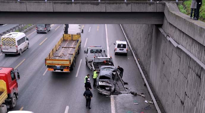 İstanbul&#039;da korkunç kaza, TEM&#039;e uçtu!