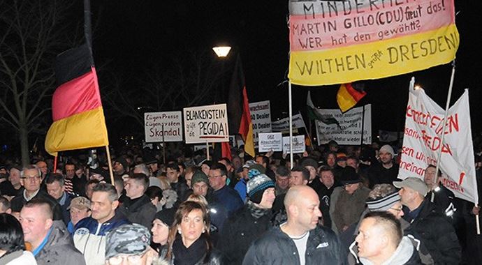 Almanya&#039;da İslam karşıtlarına tepki
