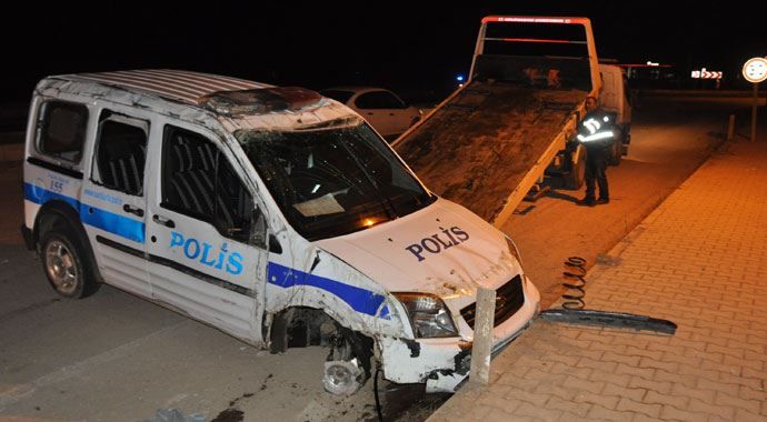 Şanlıurfa&#039;da polis aracı devrildi: 2 yaralı