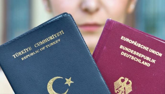 Almanya&#039;da yaşayan Türklere çifte vatandaşlık müjdesi!