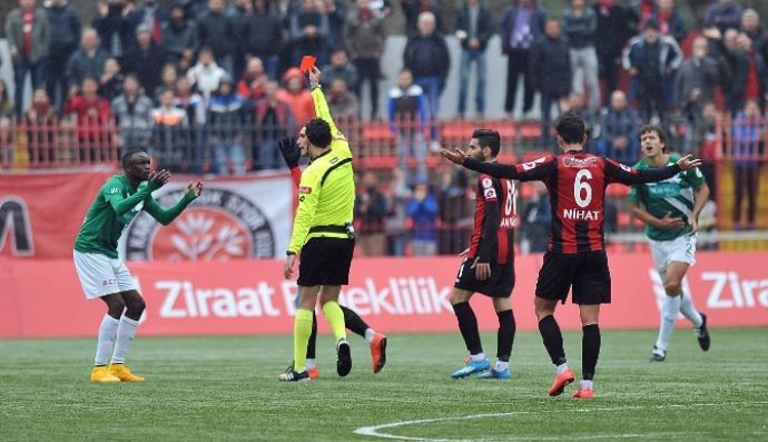 PFDK&#039;dan Bursasporlu futbolcuya 1 ceza daha!