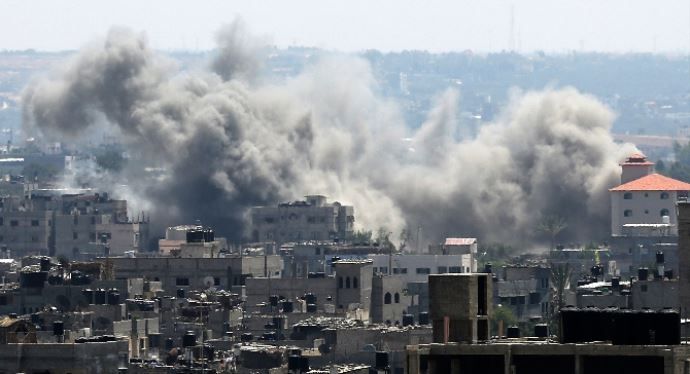 İsrail Gazze&#039;yi vurdu!