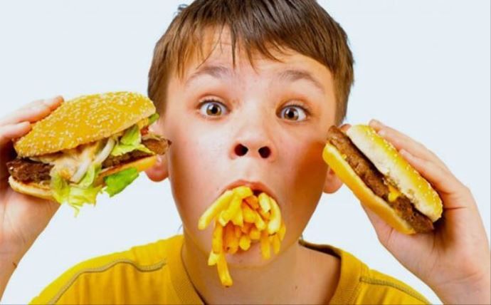 Şaşırtan açıklama: Fast Food yiyen çocuklar...