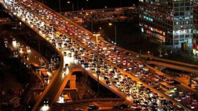İstanbul trafiği felç, sürücüler kontak kapattı