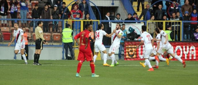 Balıkesirspor Karabükspor&#039;u mağlup etti