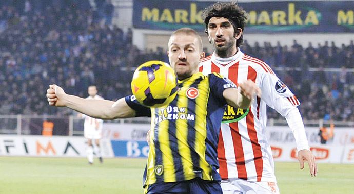 Fenerbahçe&#039;de savunma sil baştan!