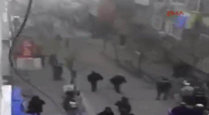 Kamera kayıttaydı! İşte Taksim&#039;deki patlamadan 1 saniye sonrası