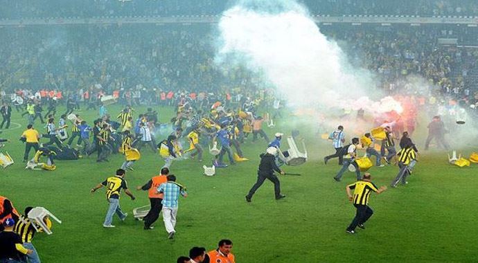 Olaylı Fenerbahçe - Galatasaray derbisine ilk mahkumiyet!