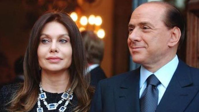Berlusconi 23 yıllık eşinden boşandı
