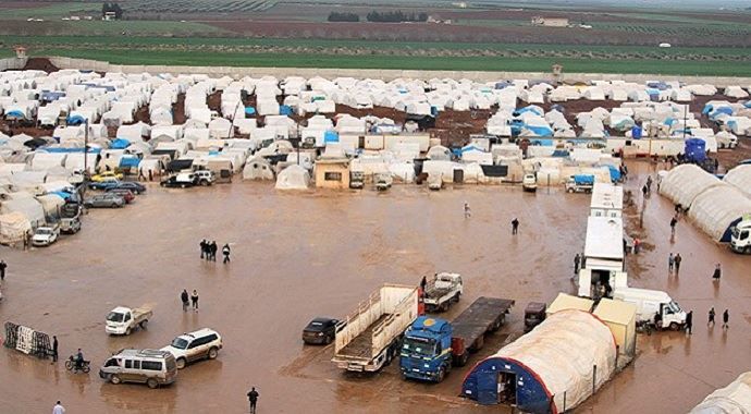 Suriye&#039;de şiddetli yağış kampları vurdu