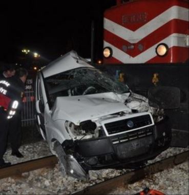 Uşak&#039;ta tren kazası: 2 ölü