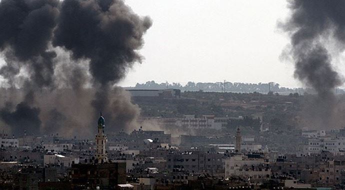İsrail Gazze&#039;yi vurdu