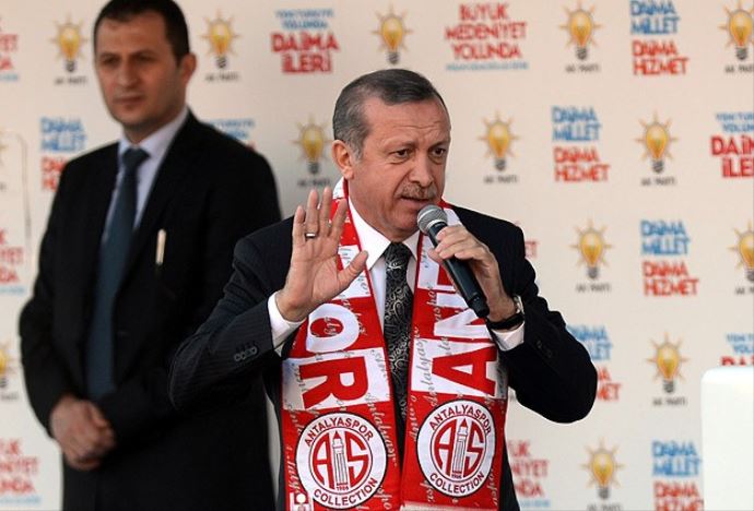 Erdoğan: Kimse bize bayrak sevgisini öğretemez