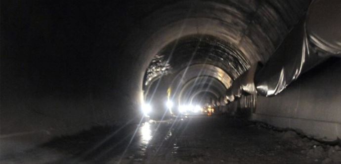 Türkiye&#039;nin en uzun tünelinde ışık göründü!