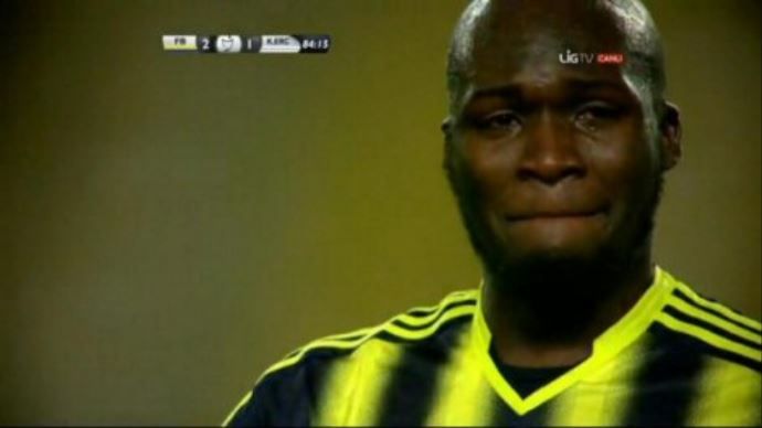 Moussa Sow sahada ağladı!