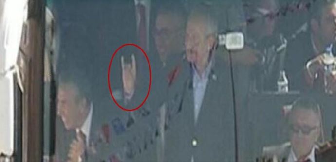 Kemal Kılıçdaroğlu&#039;ndan bozkurt işareti