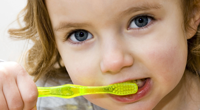 Reklamlardaki yanlış algı çocuklarda diş çürümesi nedeni
